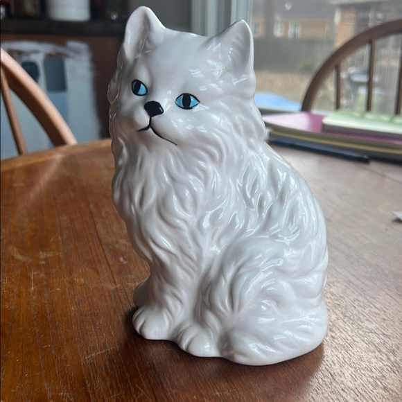 Ceramic White Cat Figurine - Picture 1 of 7
